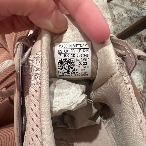 Adias Ultraboost 1.0 — $100 - Picture 5 of 6